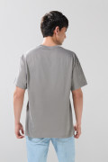 Camiseta gris intensa manga corta con arte de Hey Arnold
