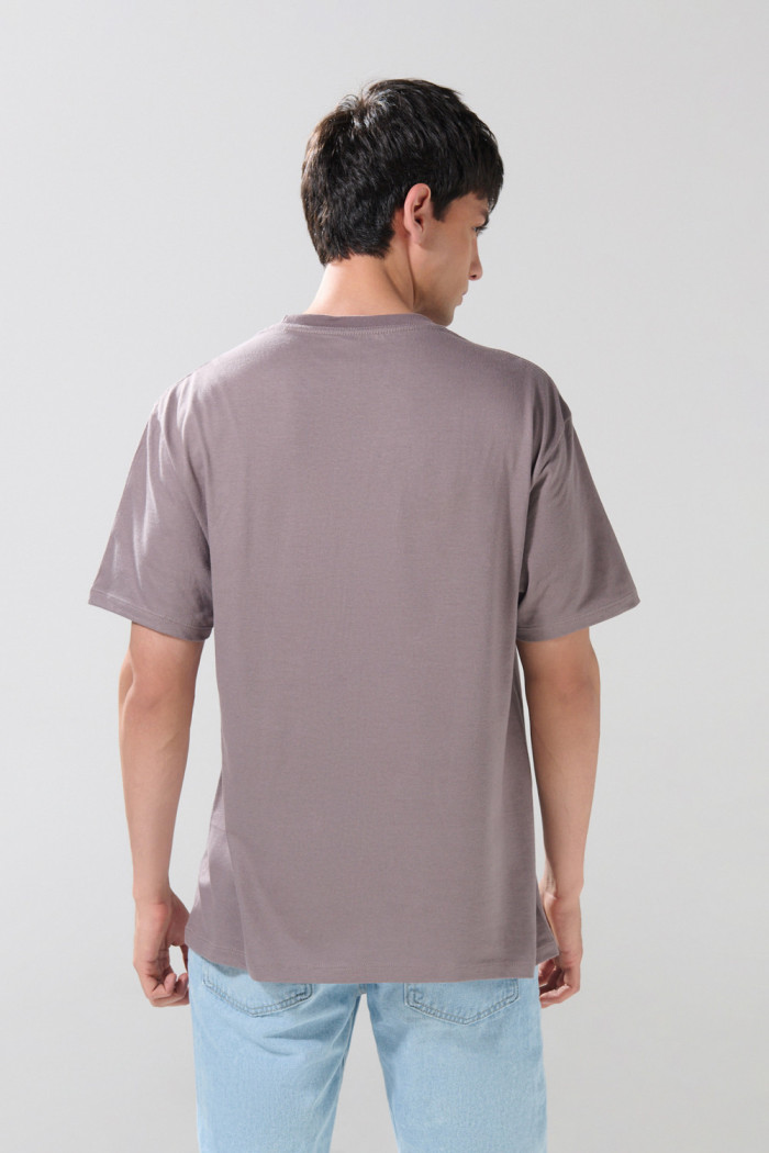 Camiseta cuello redondo gris medio con arte del Rey León