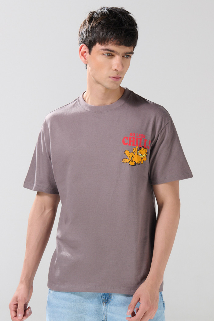Camiseta manga corta gris medio con arte de Garfield