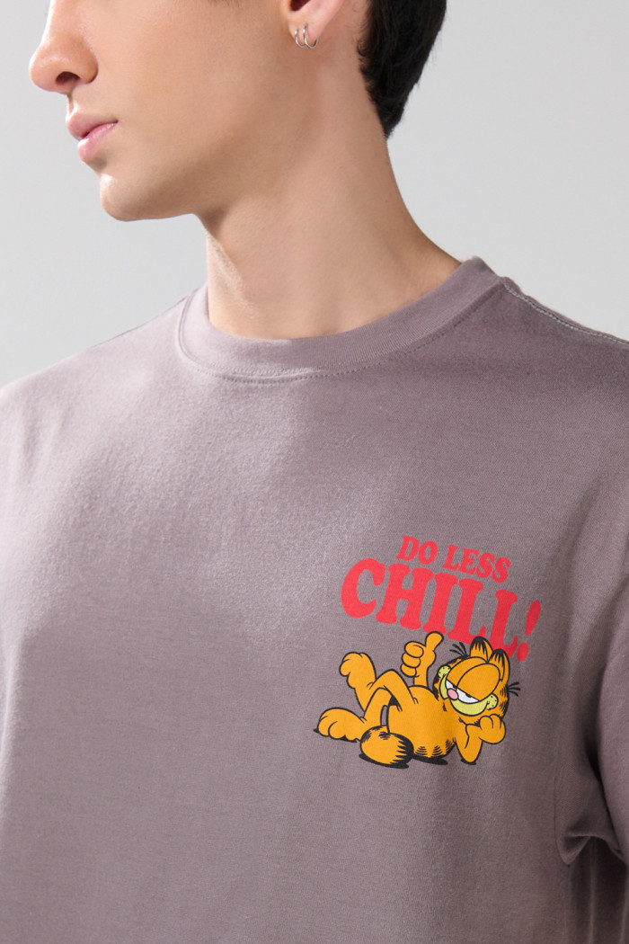 Camiseta manga corta gris medio con arte de Garfield