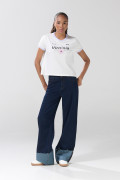 Camiseta college crema manga corta con contrastes lilas
