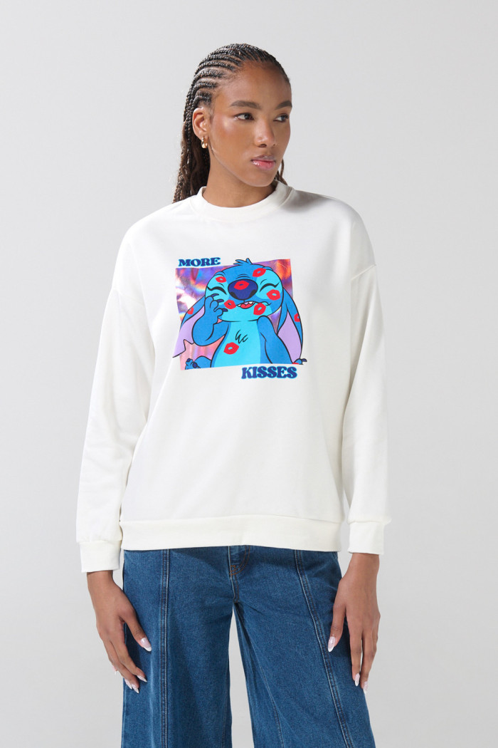 Buzo cuello redondo crema oversize de Lilo y Stitch
