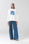 Buzo cuello redondo crema oversize de Lilo y Stitch
