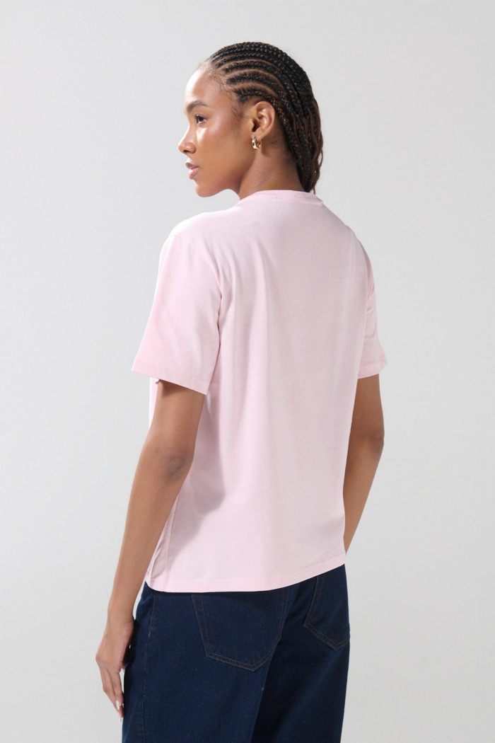 Camiseta en algodón college rosada con manga corta
