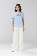 Camiseta en algodón college azul clara con manga corta
