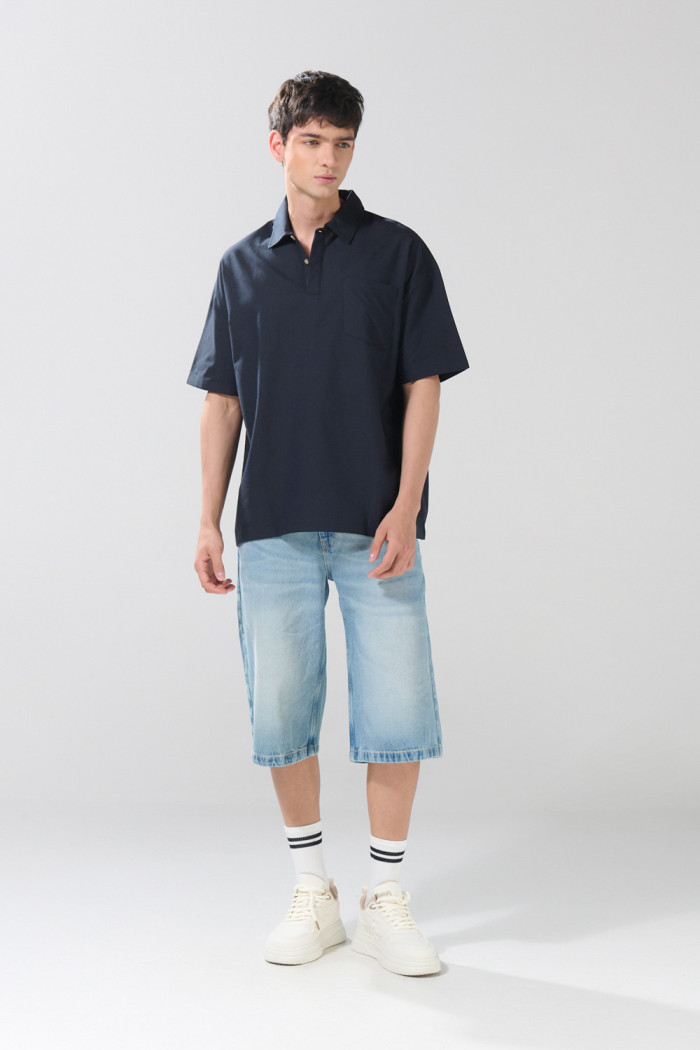 Camisa azul intensa con cuello resort y manga corta