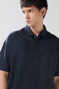 Camisa azul intensa con cuello resort y manga corta