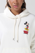 Buzo crema con capota oversize y arte de Mickey
