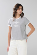 Camiseta gris medio manga corta college con contrastes