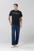 Camiseta college manga corta negra con hombro rodado