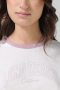 Camiseta college crema con contrastes lilas y manga corta