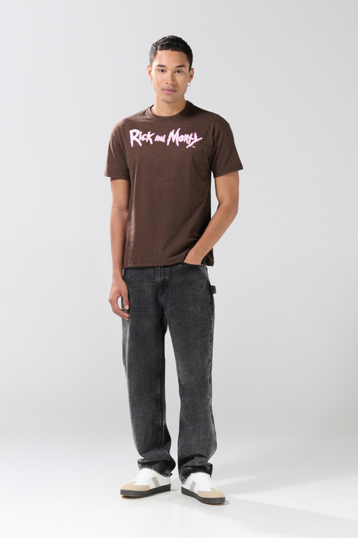 Camiseta café oscura de Rick and Morty manga corta