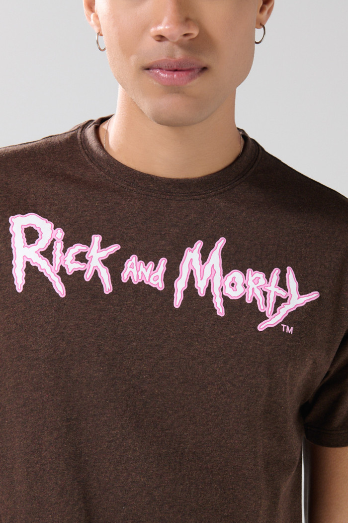 Camiseta café oscura de Rick and Morty manga corta