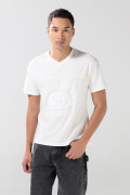 Camiseta cuello V crema clara con arte college delantero
