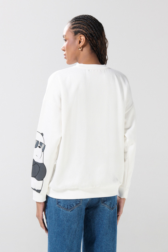 Buzo oversize crema de Osos Escandalosos cuello redondo