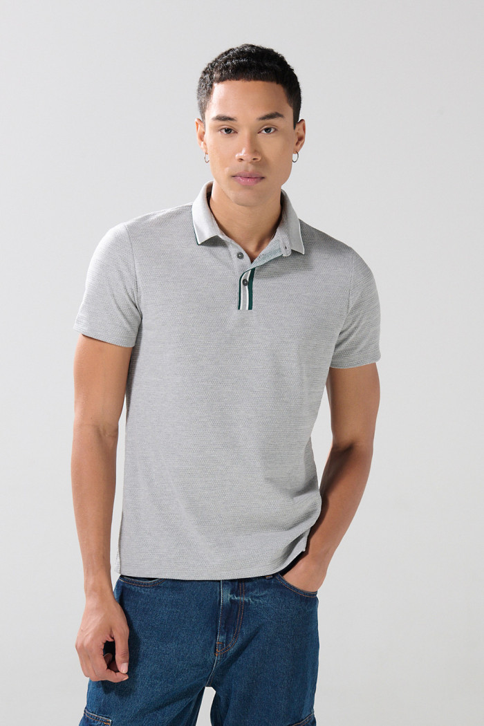 Camiseta polo gris medio con botones y manga corta