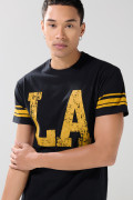 Camiseta negra cuello redondo con diseño college en algodón