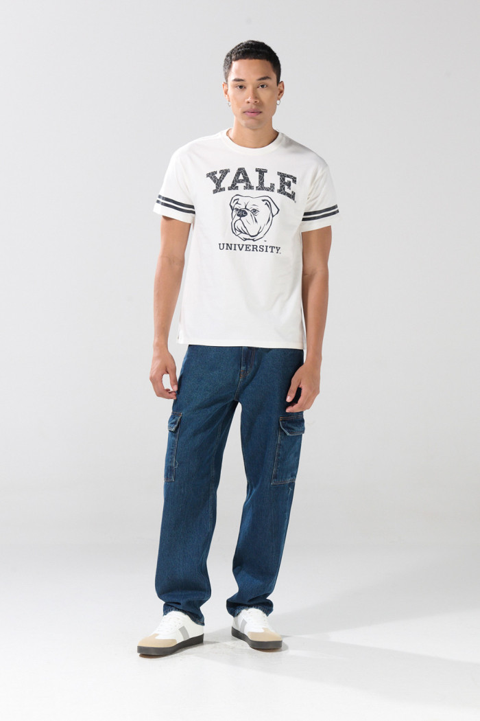 Camiseta cuello redondo crema con diseños de Yale
