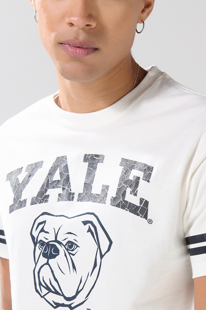 Camiseta cuello redondo crema con diseños de Yale