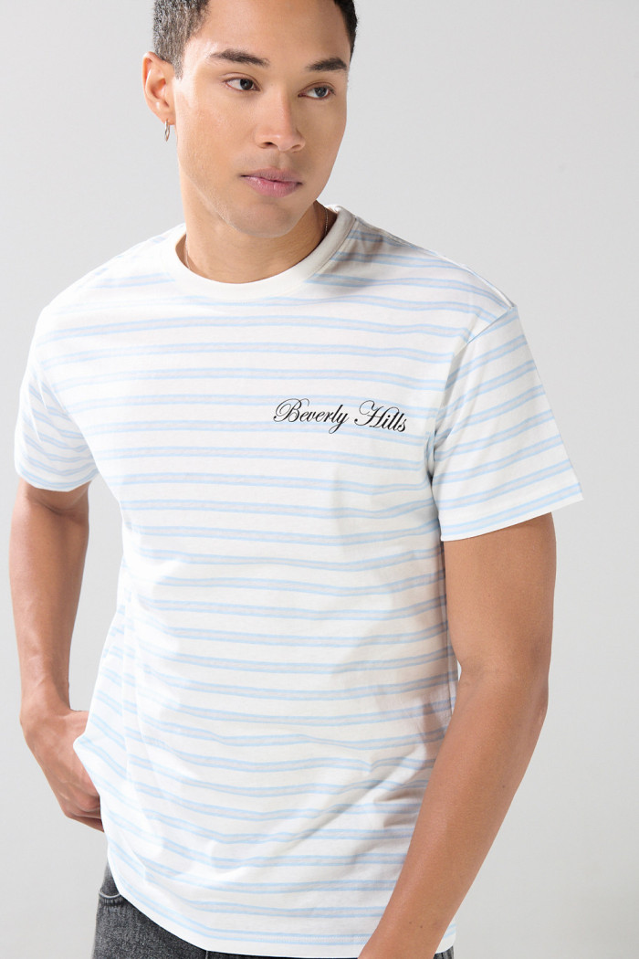 Camiseta manga corta crema a rayas con diseño college