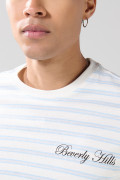 Camiseta manga corta crema a rayas con diseño college