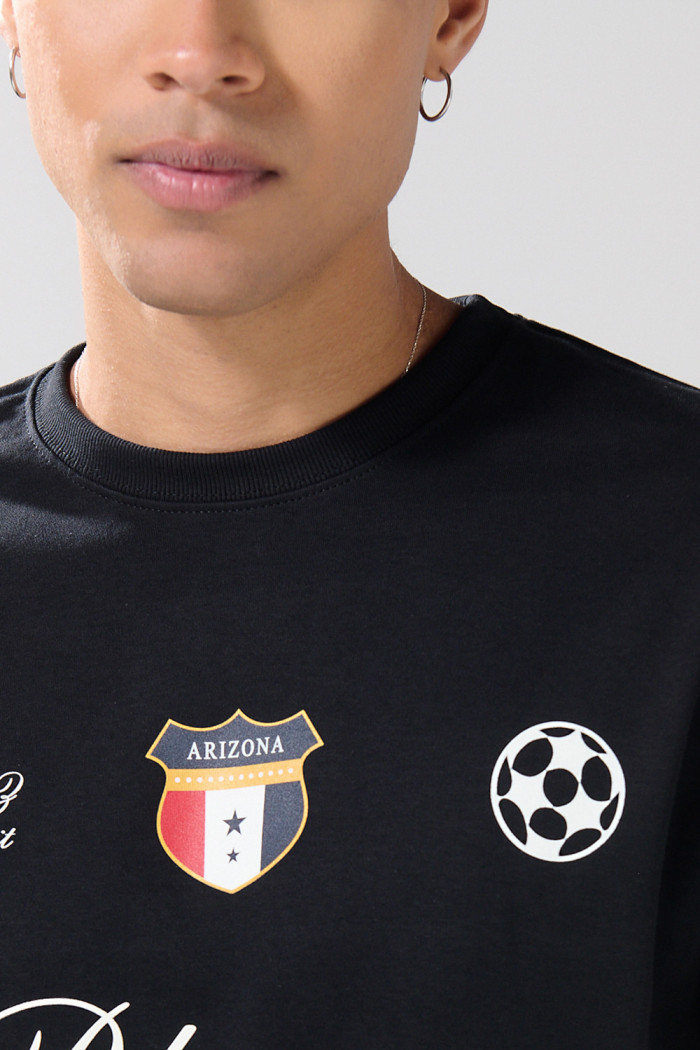 Camiseta en algodón cuello redondo negra con diseño college