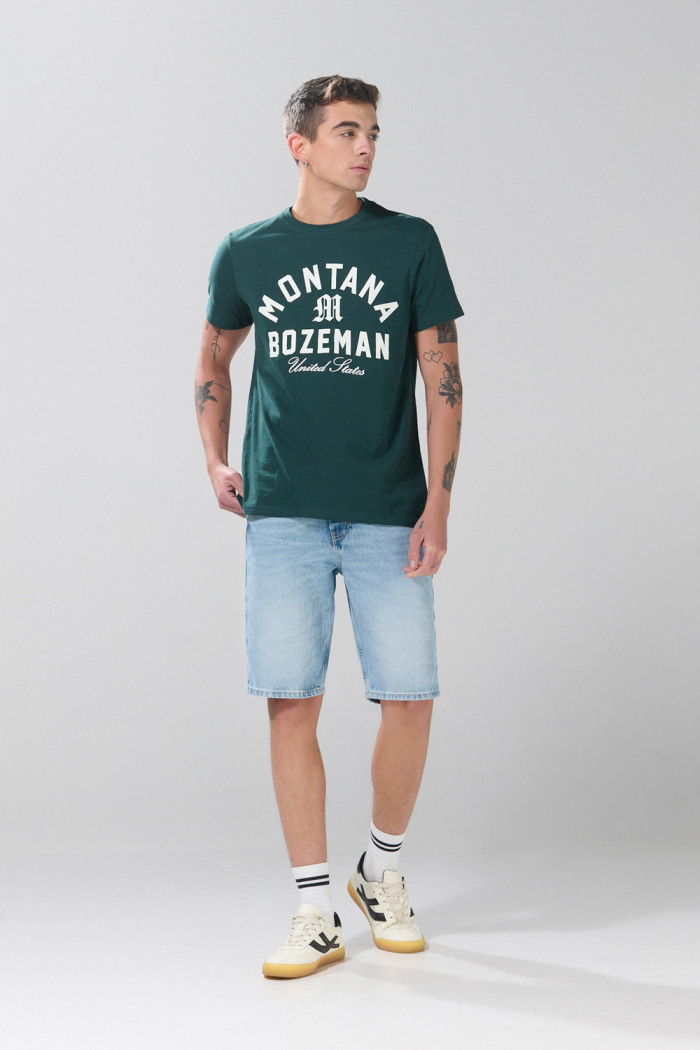 Bermuda slim de jean azul clara tiro bajo con desgastes