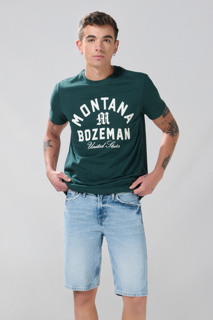 Bermuda slim de jean azul clara tiro bajo con desgastes