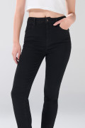 Jean negro jegging infaltables con súper tiro alto

