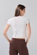 Camiseta crema clara con arte college y cuello redondo
