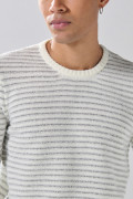 Suéter cuello redondo crema claro con rayas en contraste