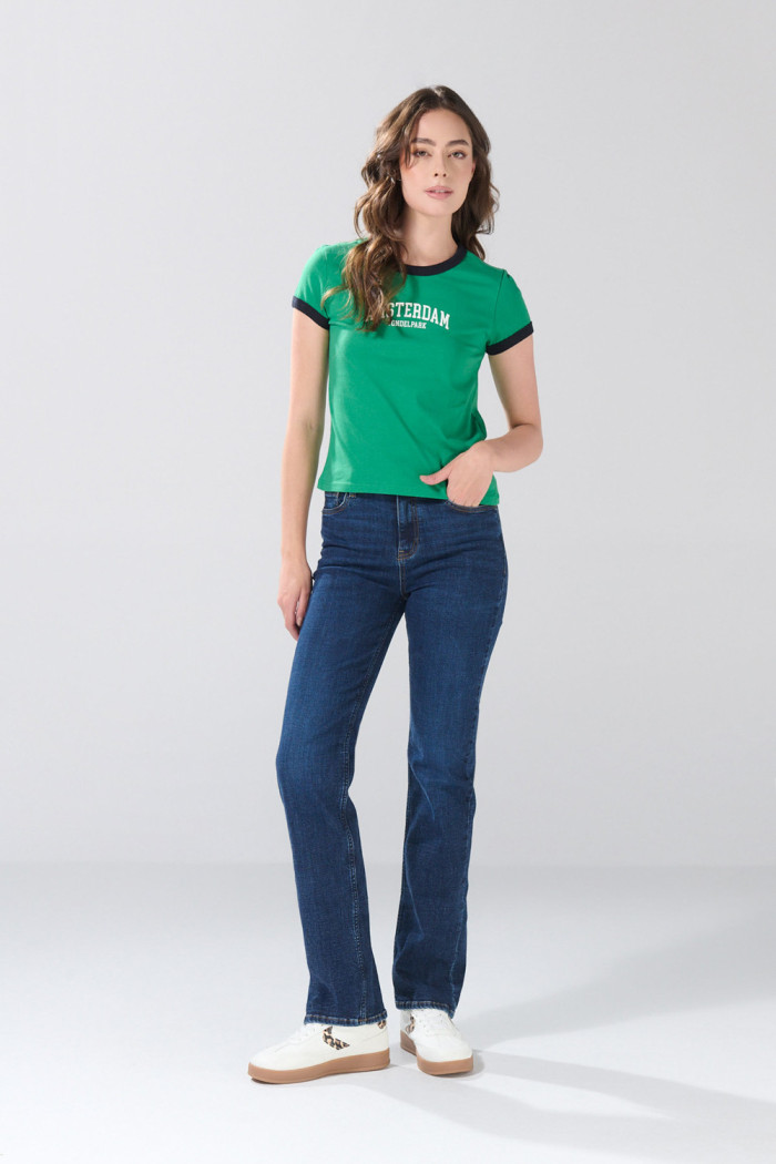 Camiseta con contrastes college verde oscura y manga corta
