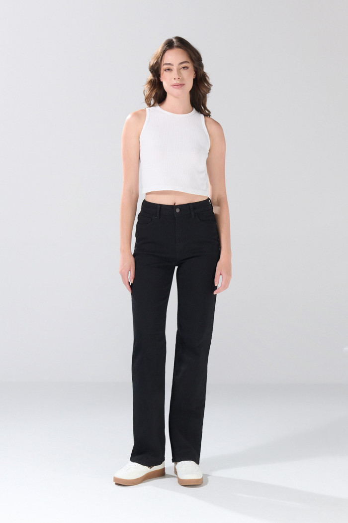Jean tiro alto straight leg infaltables negro con bolsillos
