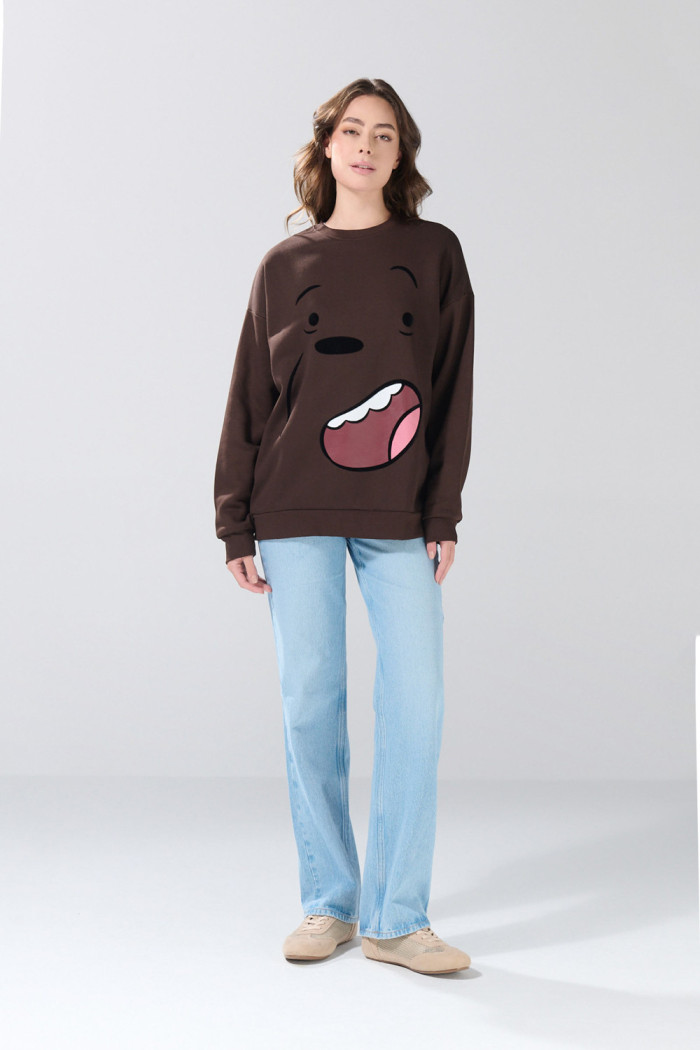 Buzo oversize café cuello redondo de Osos Escandalosos