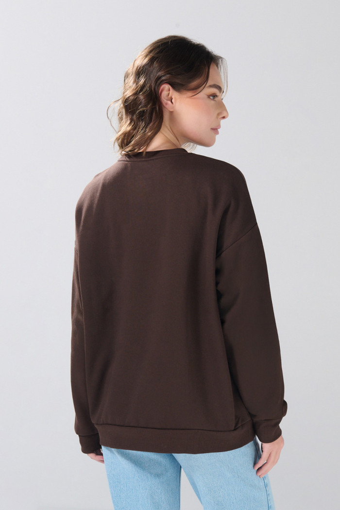 Buzo oversize café cuello redondo de Osos Escandalosos