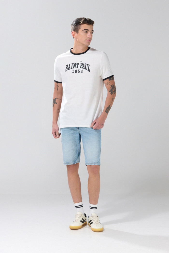 Camiseta cuello redondo crema clara con contrastes college