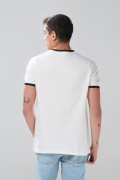 Camiseta cuello redondo crema clara con contrastes college