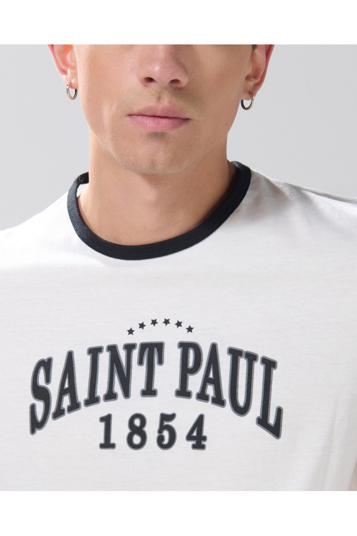 Camiseta cuello redondo crema clara con contrastes college