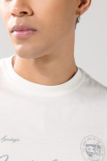 Camiseta college hombro rodado crema con manga corta