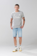 Camiseta gris medio college manga corta con contrastes