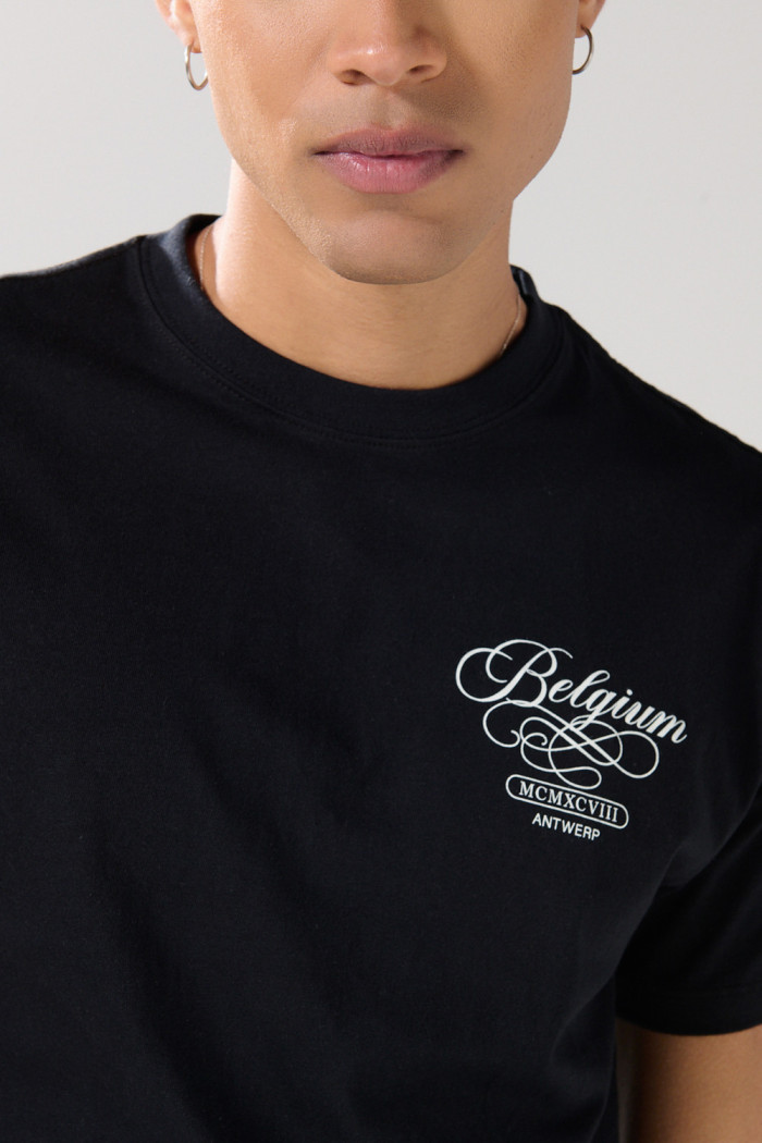Camiseta negra college en algodón cuello redondo