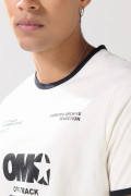 Camiseta college con contrastes crema y manga corta