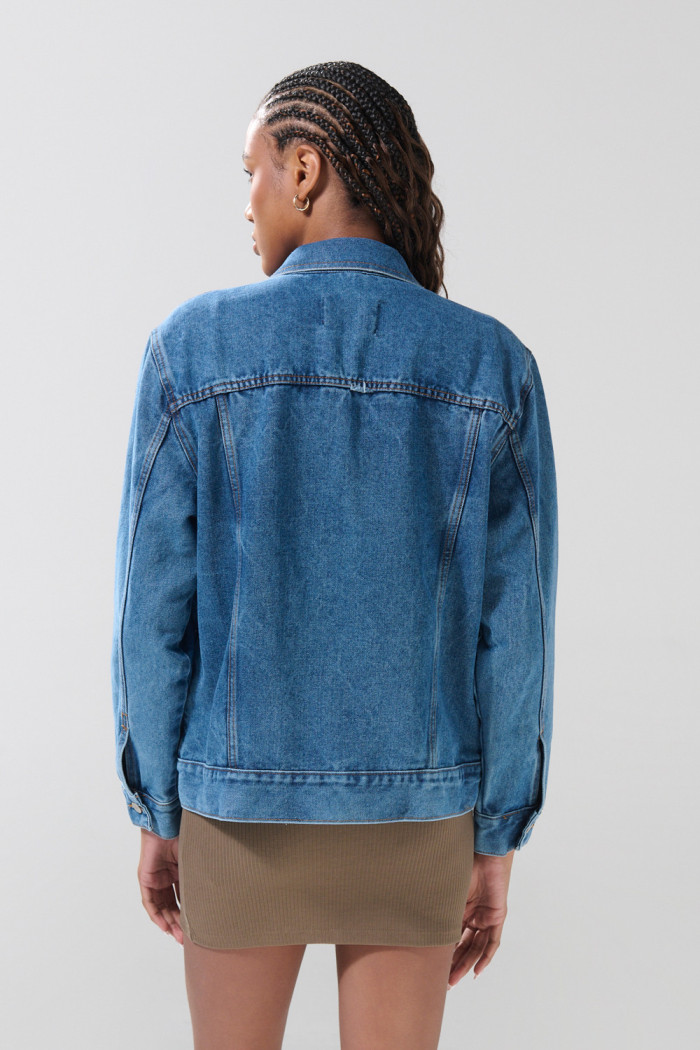 Chaqueta oversize de jean azul medio con bolsillos