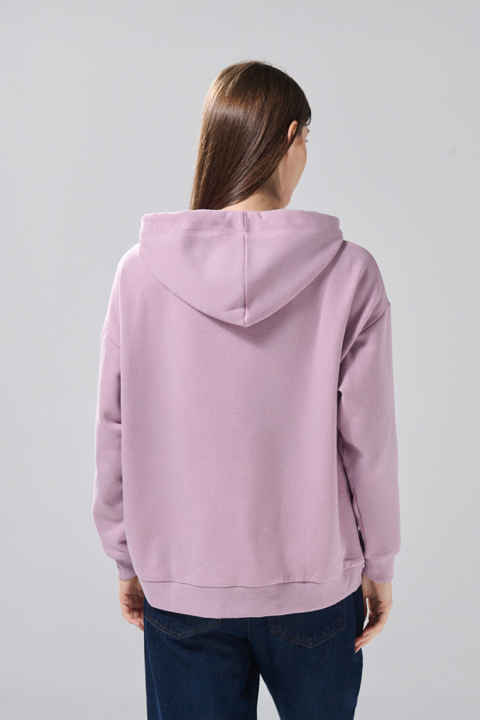 Buzo oversize lila medio con capota y arte college