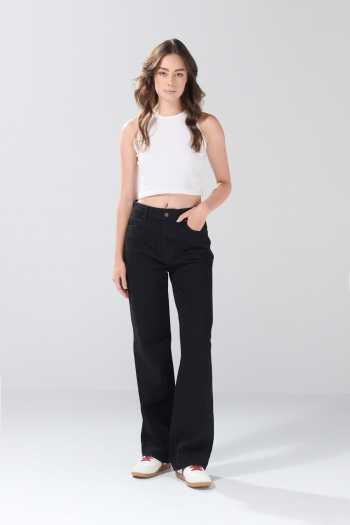 Jean infaltables 90´S negro con tiro alto y bota recta
