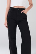 Jean infaltables 90´S negro con tiro alto y bota recta
