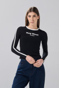 Camiseta manga larga negra con diseños college