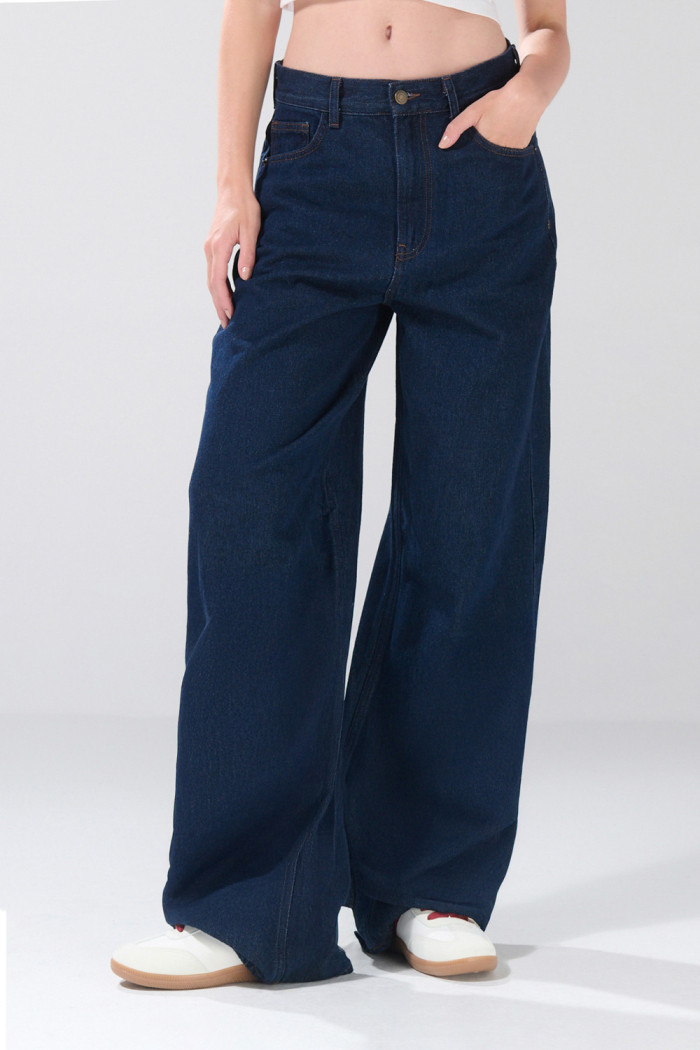 Jean baggy infaltables azul tiro medio con bota ancha
