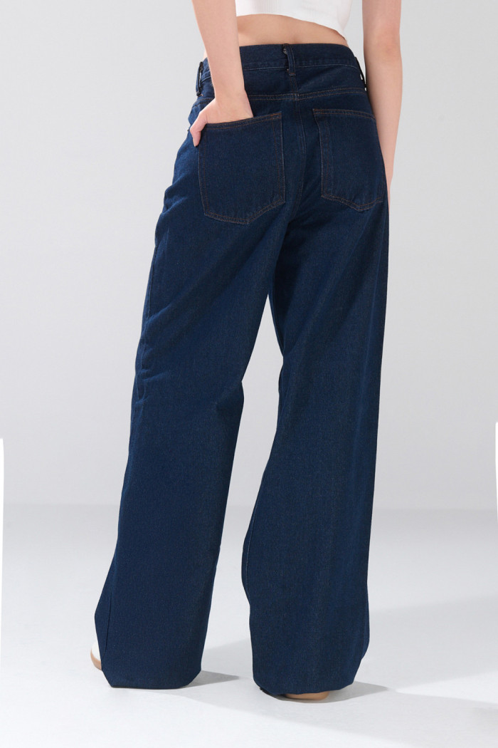 Jean baggy infaltables azul tiro medio con bota ancha
