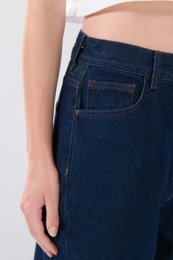 Jean baggy infaltables azul tiro medio con bota ancha
